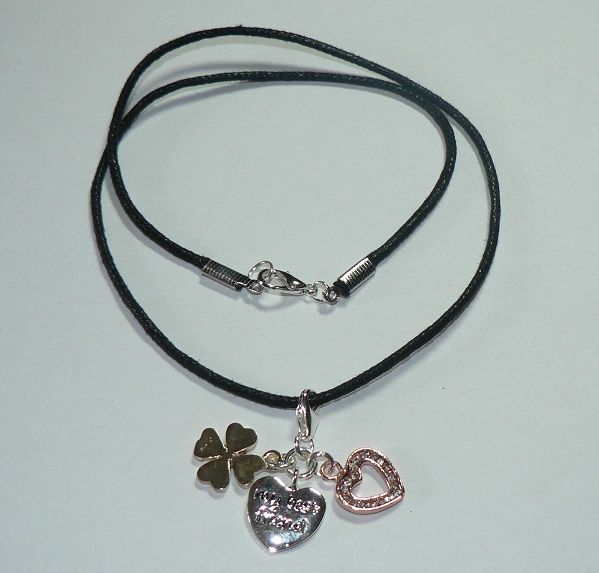 Collier Long Bohème En Métal Argenté Avec Breloques Cœurs – Occasion
